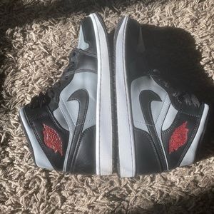 Air Jordan 1 Mid Shadow Red